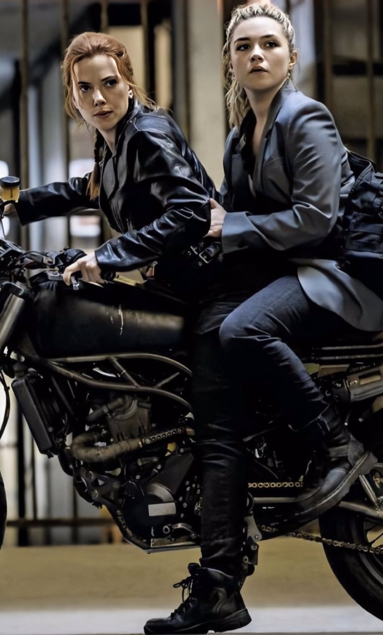 1280x2120 Scarlett Johansson & Florence Pugh in Black ...