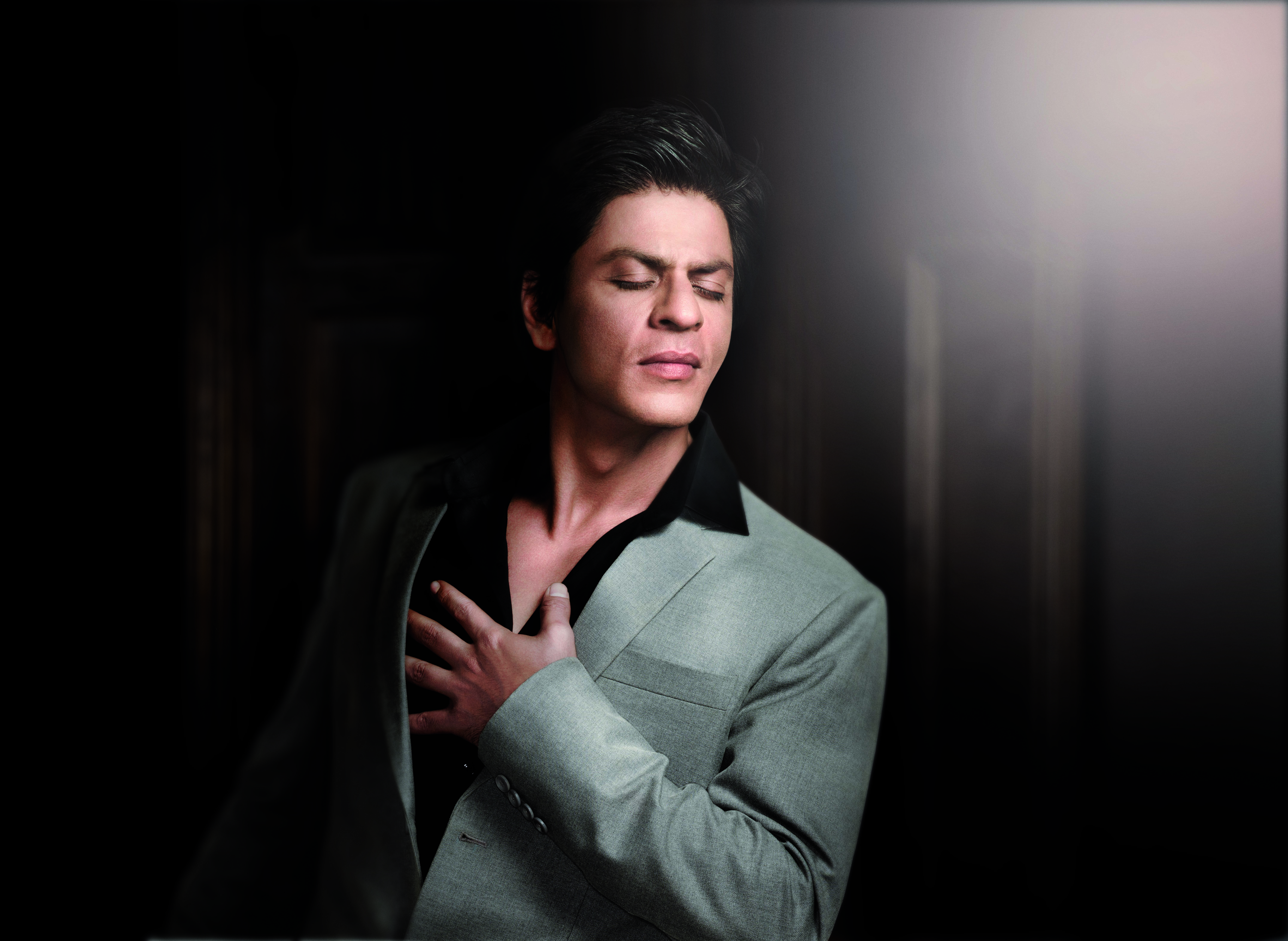 Team Shah Rukh Khan - This look of him 😍 | Facebook