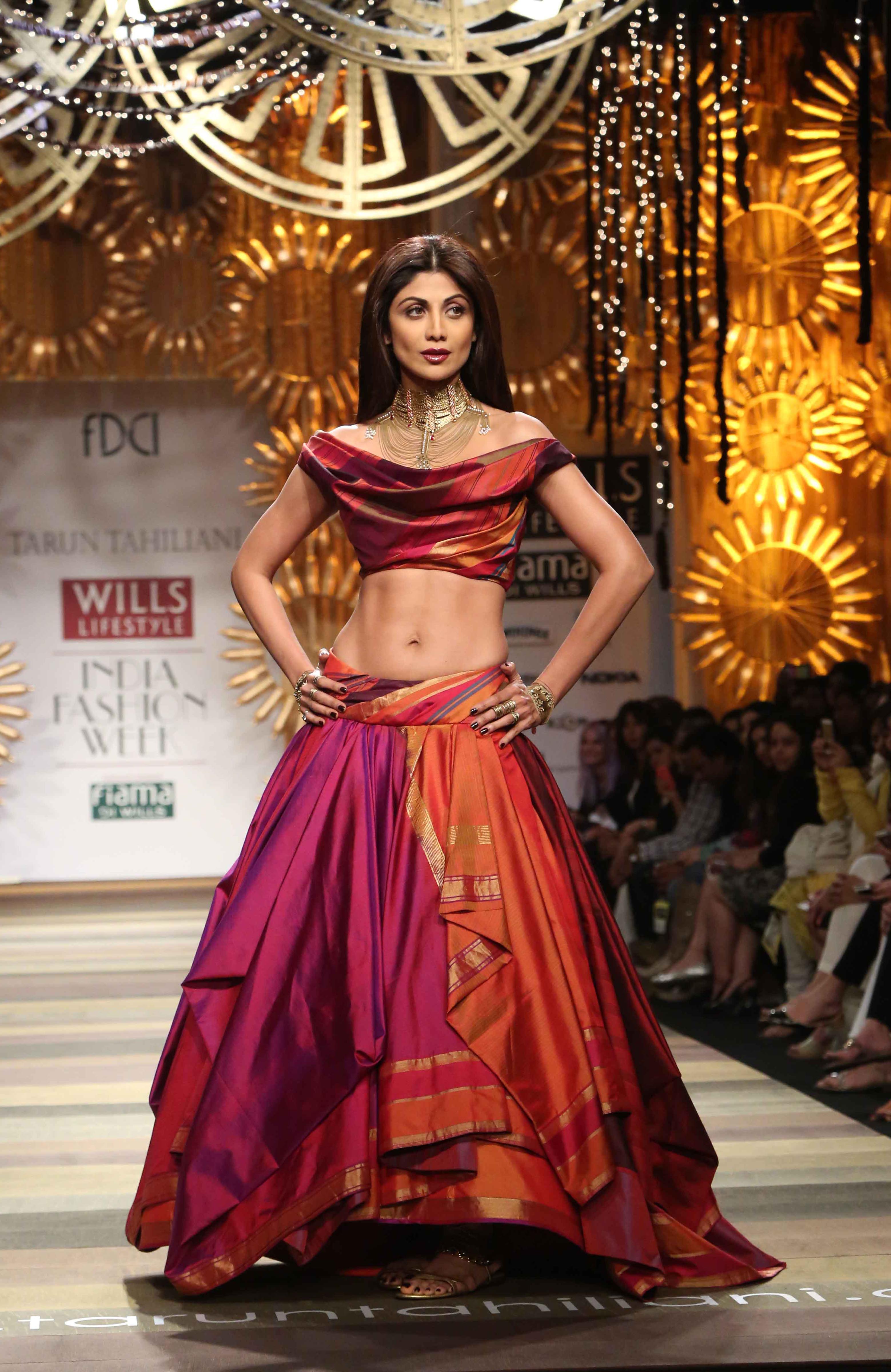 Shilpa Shetty In Designer Suits Wallpaper, HD Indian Celebrities 4K