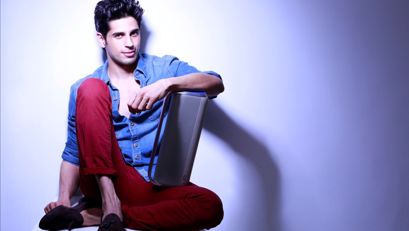 1360x768 Sidharth Malhotra Dashing Wallpapers Desktop Laptop HD Wallpaper,  HD Celebrities 4K Wallpapers, Images, Photos and Background - Wallpapers Den