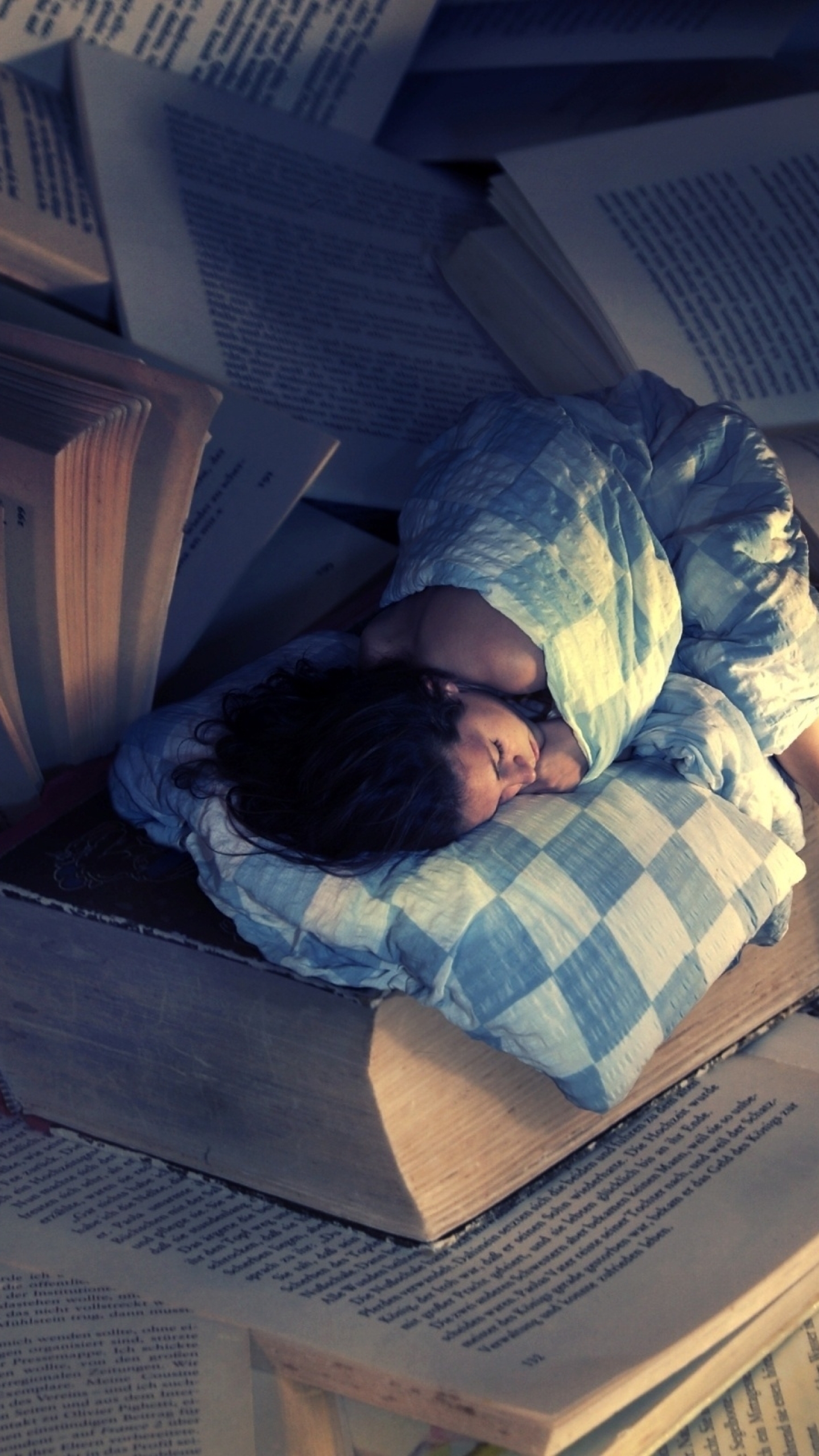 Читать книгу и спать. Спящий человек. Сон человека.