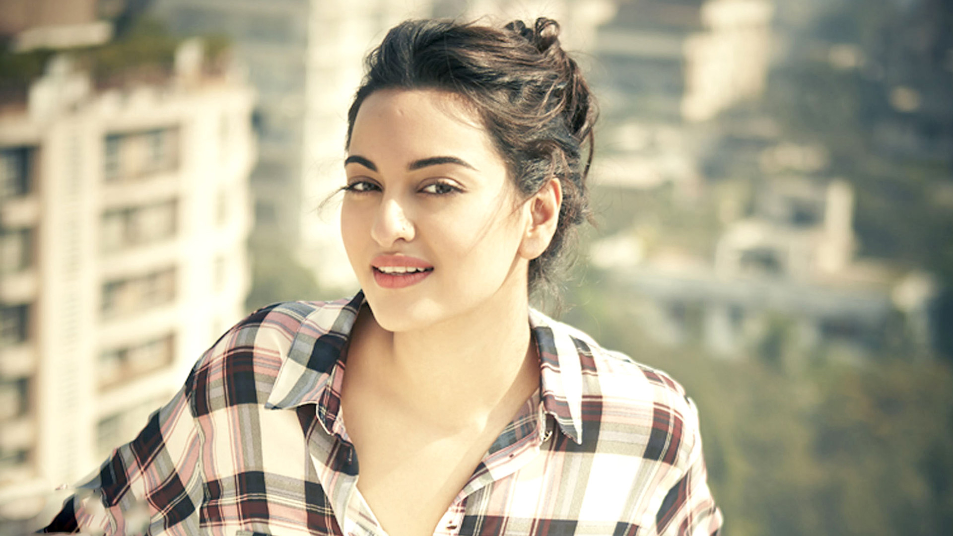 1920x1080 Sonakshi Sinha Cute HD Pics 1080P Laptop Full HD Wallpaper, HD  Indian Celebrities 4K Wallpapers, Images, Photos and Background - Wallpapers  Den