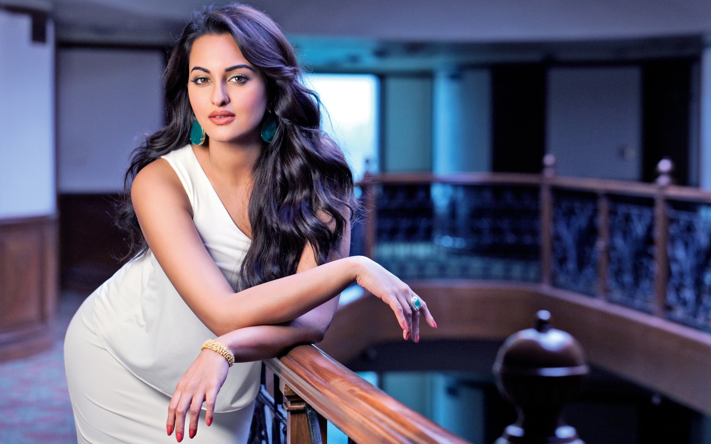 2880x1800 Sonakshi Sinha White Dress wallpapers Macbook Pro Retina Wallpaper,  HD Indian Celebrities 4K Wallpapers, Images, Photos and Background -  Wallpapers Den