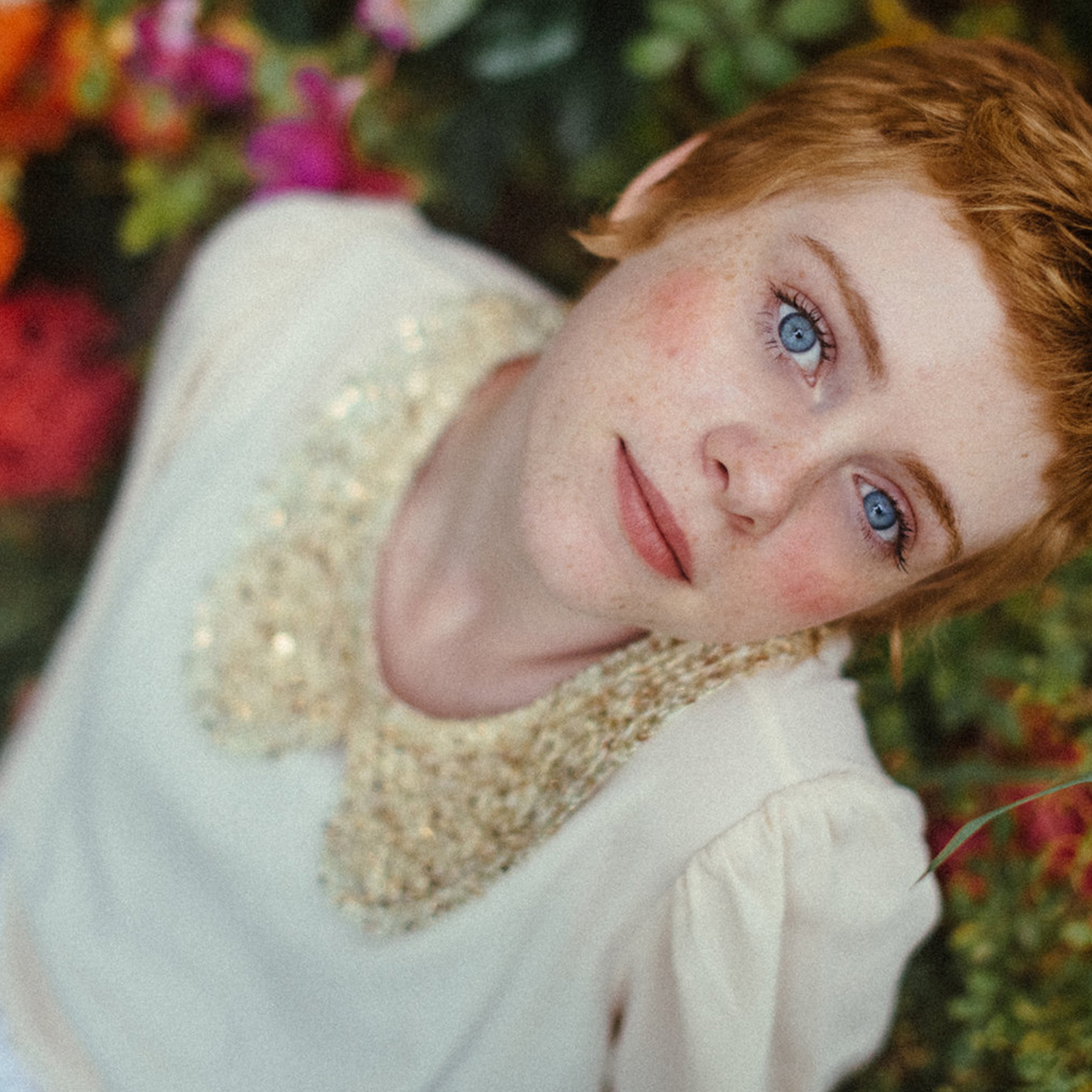 Download Sophia Lillis Actress 2018 240x320 Resolution ...