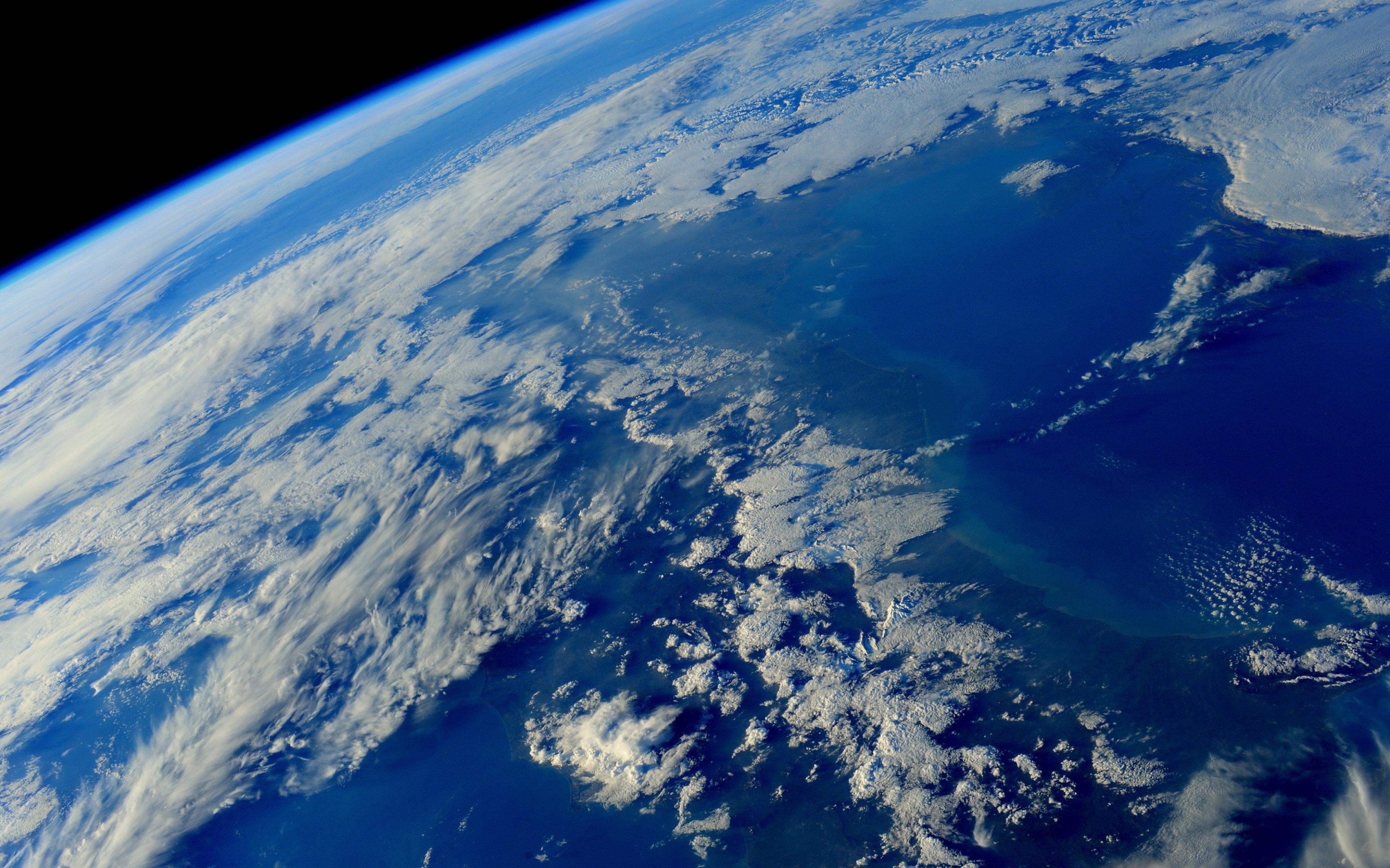 Граница земная поверхность атмосфера. Земля из космоса. Вид земли из космоса. Поверхность земли из космоса. О земле и космосе.