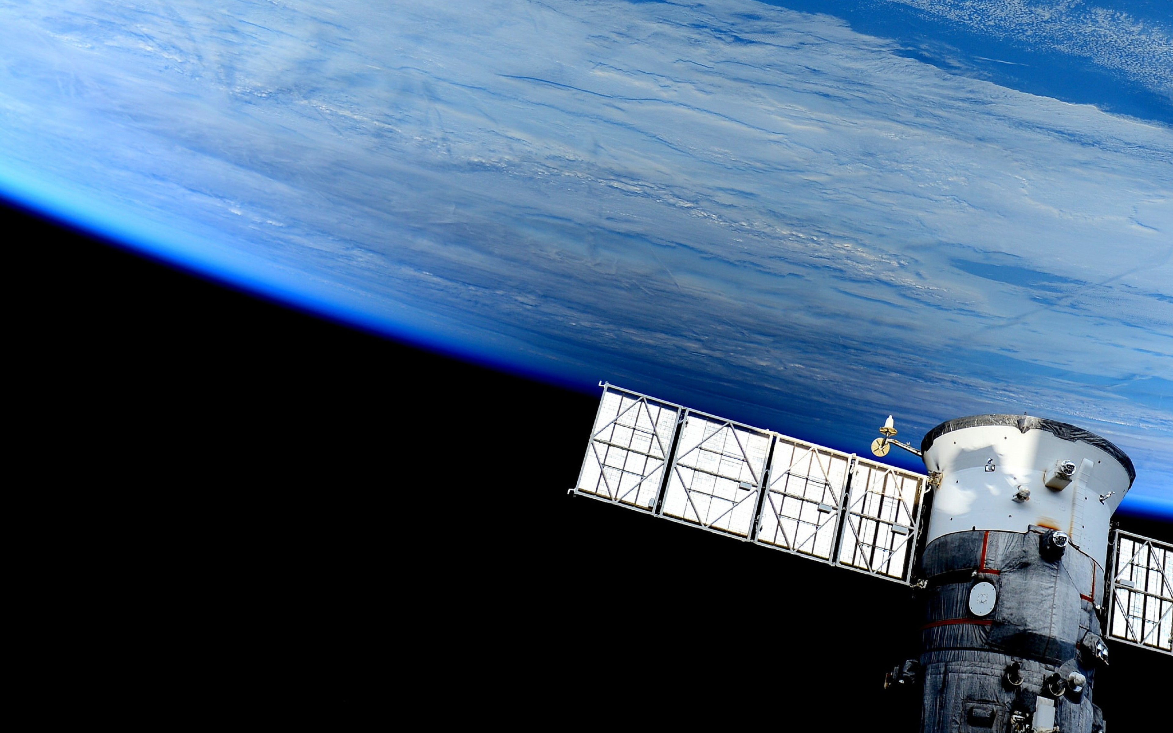 Фото космического корабля в космосе. Космические корабли Джона Берки.. Космические аппараты. Космический Спутник. Космический корабль на земле.