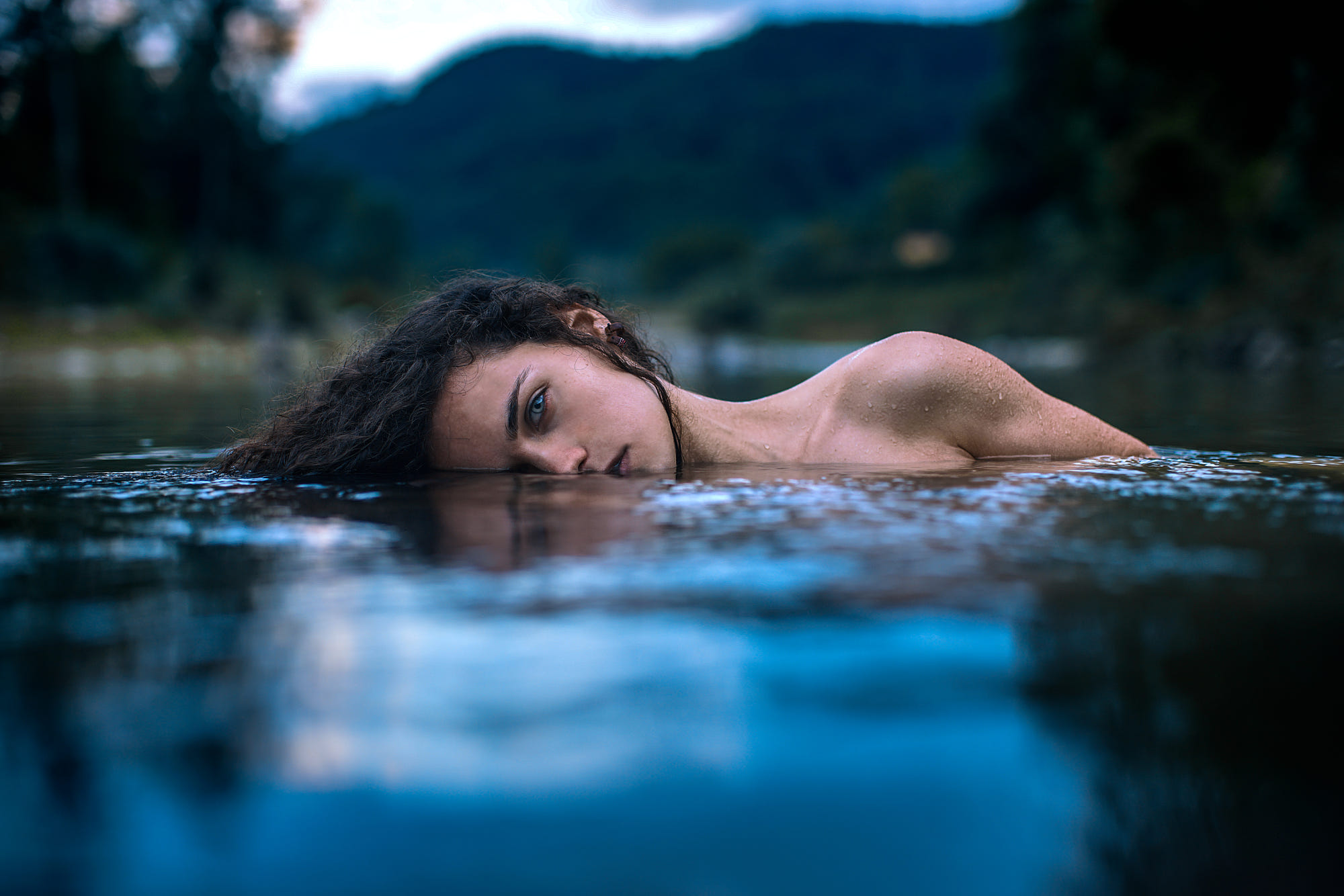 Stefano Cencio Brunette Model In Water Wallpaper.