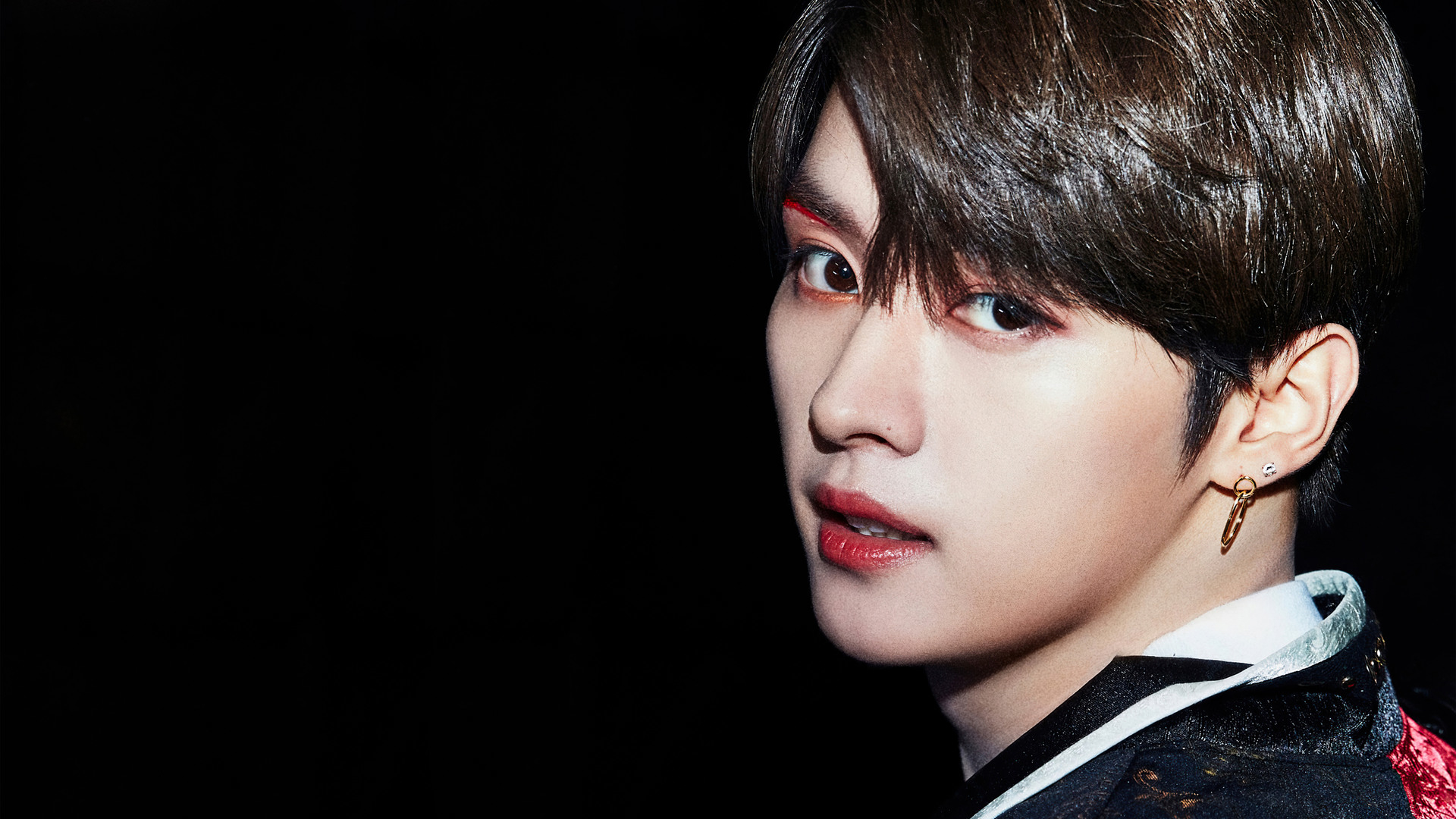 7681x17321 Stray Kids Lee Know Back Door 7681x17321 Resolution