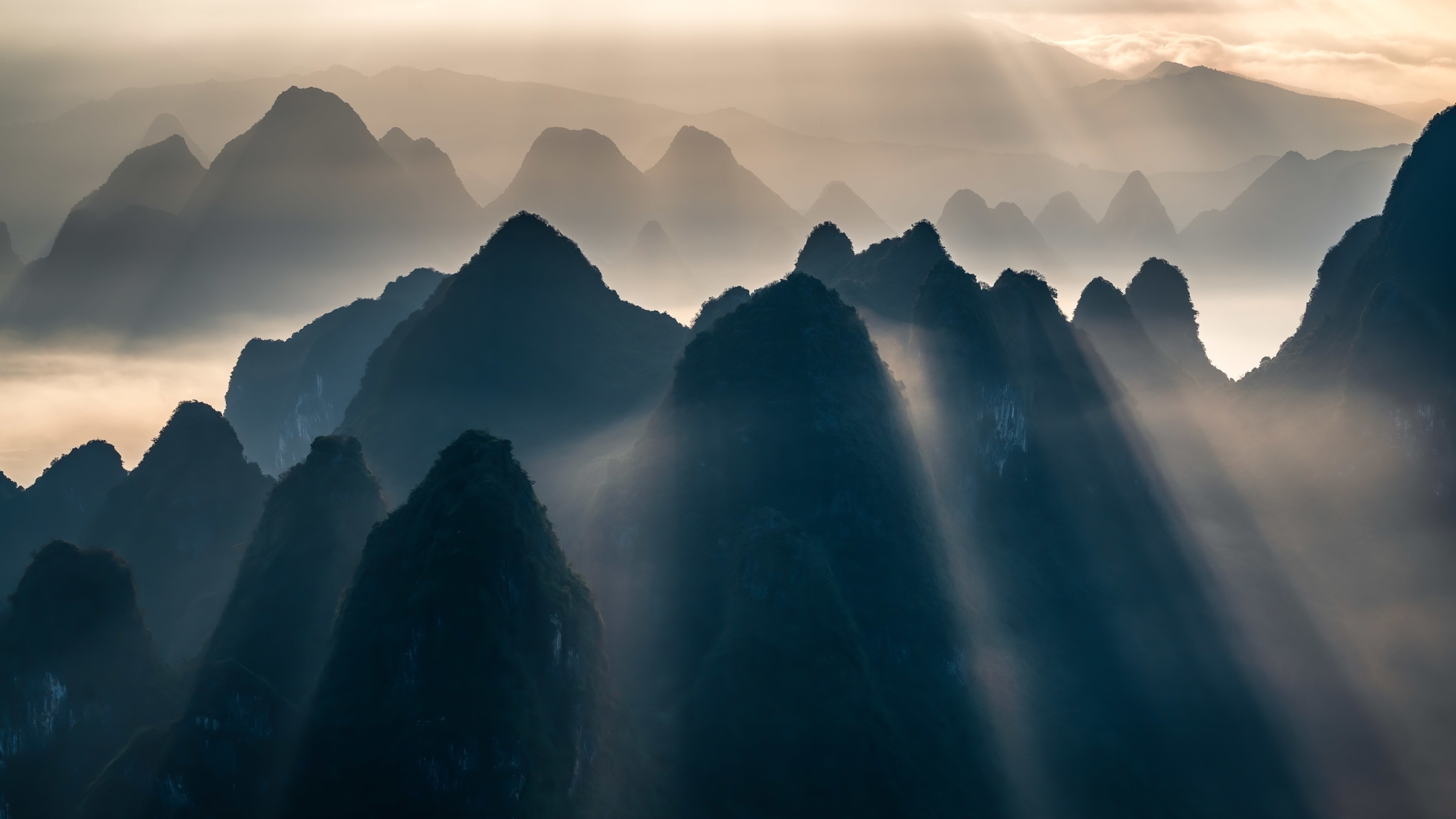 3840x2160 Resolution Sunbeam Mountains 4K Wallpaper - Wallpapers Den