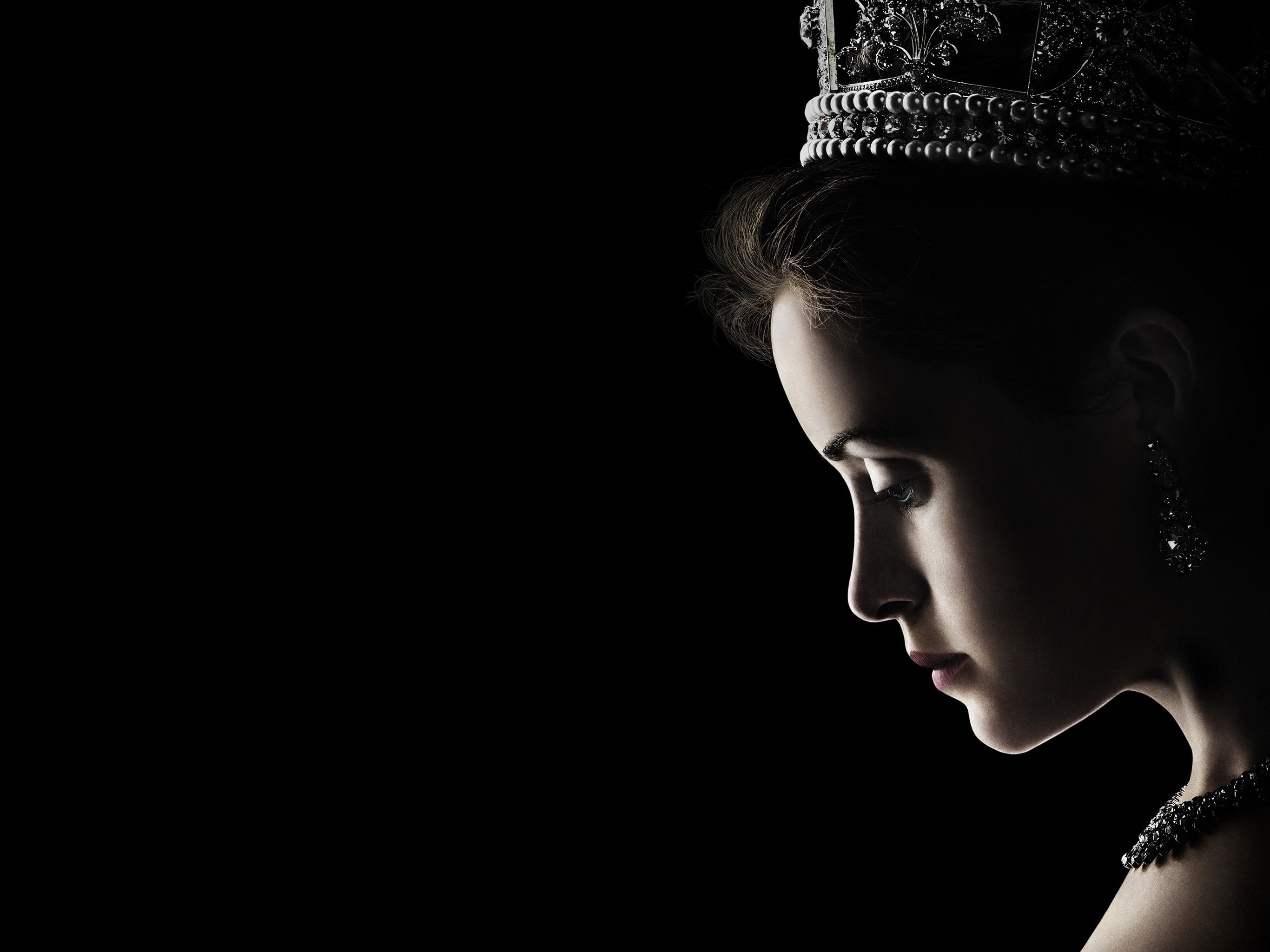 Main title. Обложка для двд the Crown 2016.