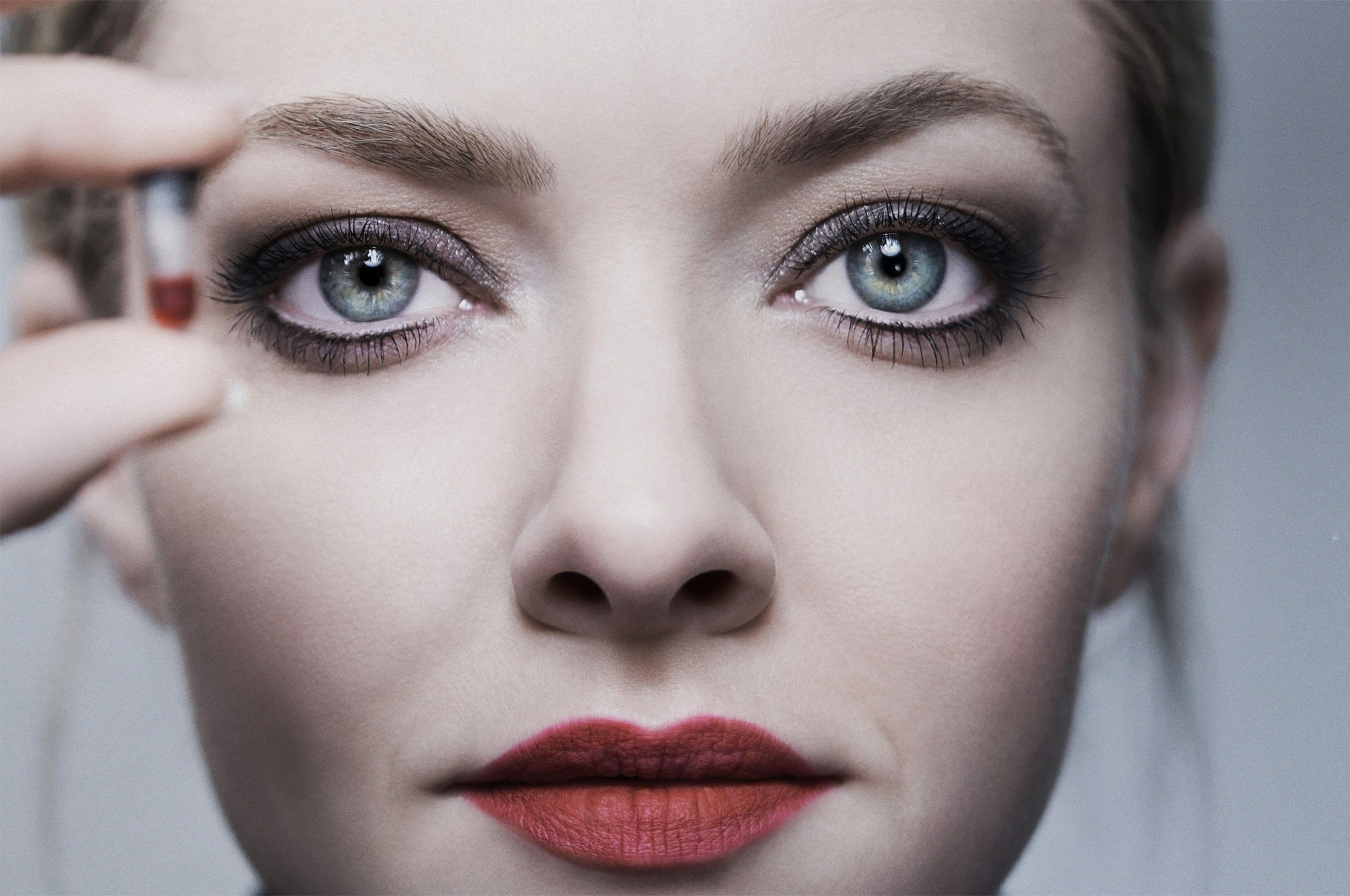 1977x1313 The Dropout Amanda Seyfried 1977x1313 Resolution Wallpaper ...