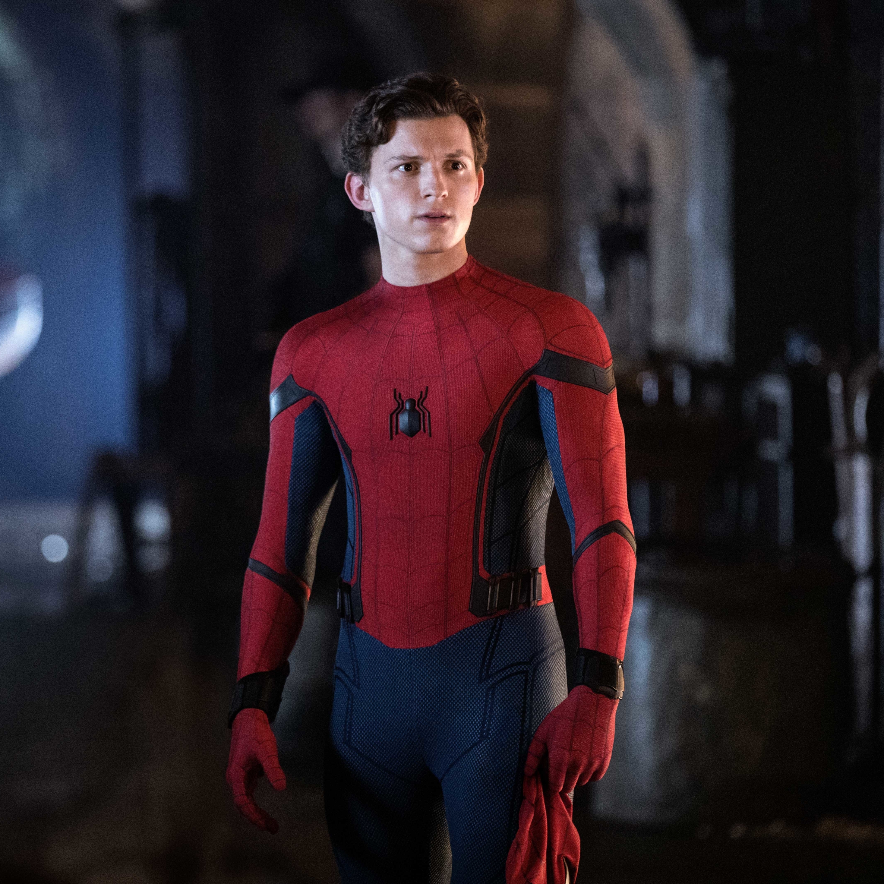 2932x2932 Tom Holland As Spiderman In Far From Home Ipad Pro Retina