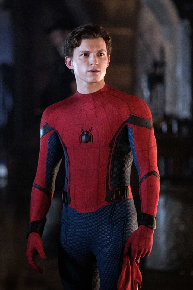 640x960 Tom  Holland  As Spiderman  In Far From Home iPhone 4 