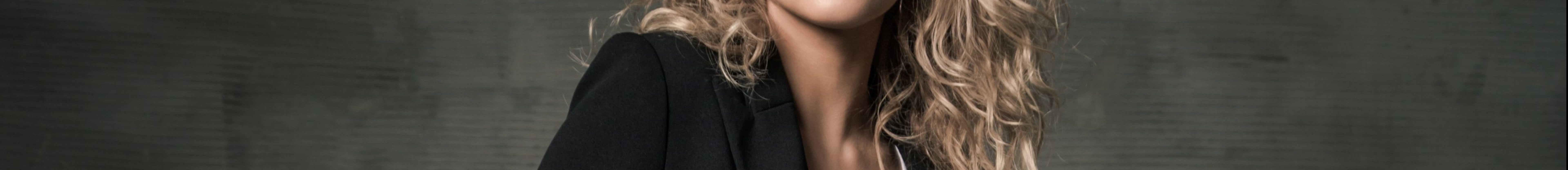 7680x832 Resolution Tori Kelly 2020 7680x832 Resolution Wallpaper
