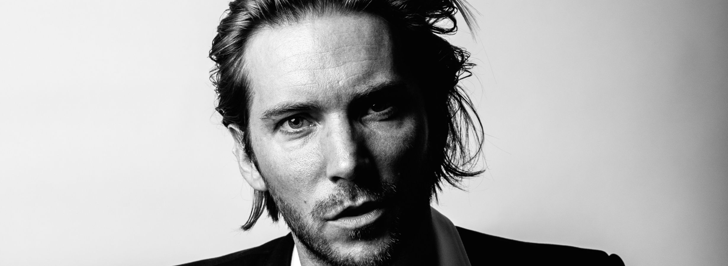 2460x900 troy baker, actor, musician 2460x900 Resolution Wallpaper, HD