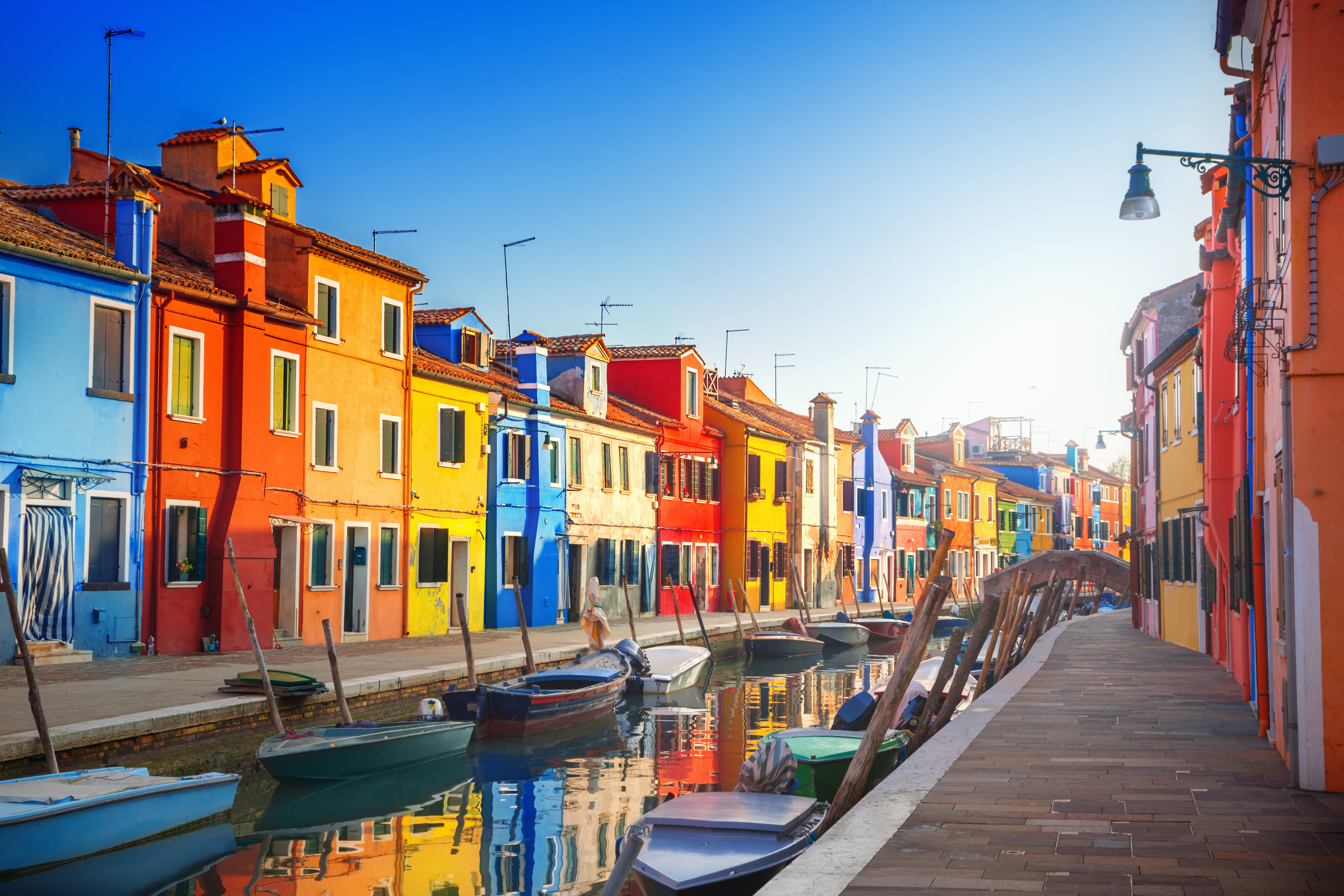 Colorful houses. Остров Мурано Венеция. Бурано Италия. Бурано Венеция Италия. Острова Мурано и Бурано.