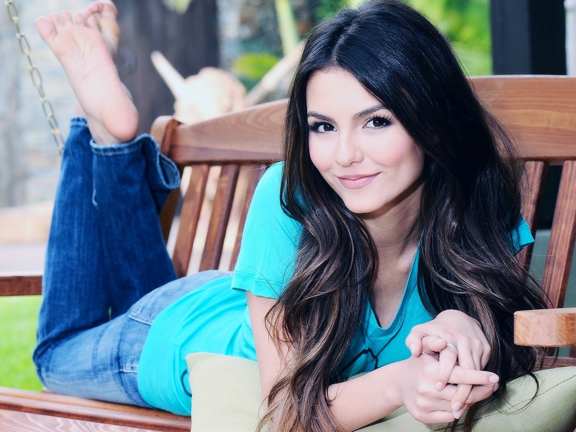 1920x1440 Resolution victoria justice, bench, rest 1920x1440 Resolution ...