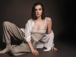 Actress Hailee Steinfeld Photoshoot 2025 wallpaper