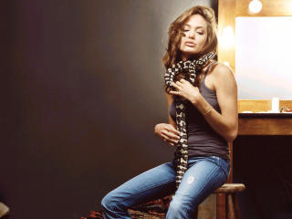 Angelina Jolie With Snake Pics wallpaper