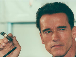 Arnold Schwarzenegger Smoking Pics wallpaper