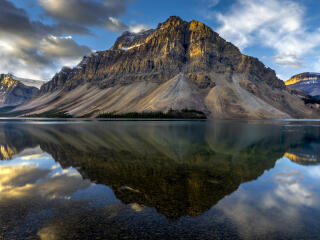Bow Lake at Banff National Park with the Rocky Mountains wallpaper