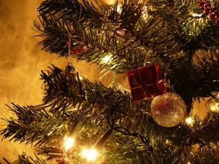 christmas decorations, christmas tree, garland Wallpaper