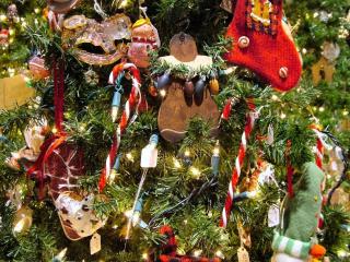 christmas tree, christmas decorations, toys Wallpaper