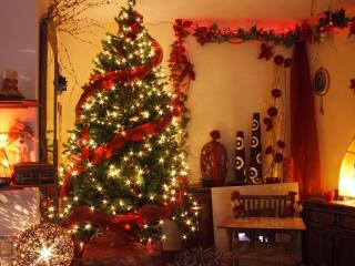 christmas tree, garland, holiday Wallpaper