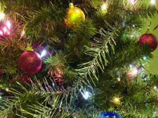 christmas tree, garlands, christmas toys Wallpaper
