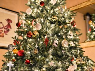 christmas tree, ornaments, garlands wallpaper