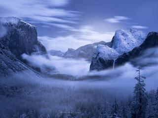 Cloudy Yosemite National Park HD wallpaper