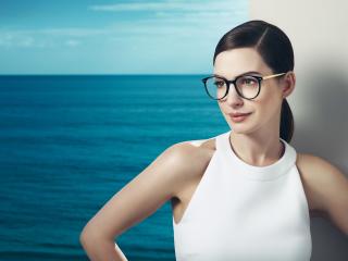 Cute Anne Hathaway In Glasses wallpaper