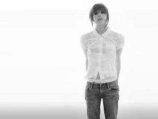 Ellen Page White Top Pic wallpaper