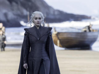 Emilia Clarke As Daenerys Targaryen In Game Of Thrones Season 7 wallpaper