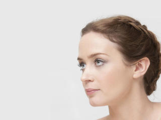 Emily Blunt Hairstyle wallpaper