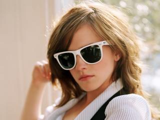 Emma Watson in Glasses wallpaper wallpaper