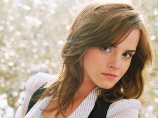 Emma Watson With Bag Images wallpaper