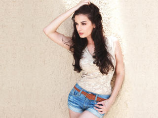 Evelyn Sharma In White Top HD Pics wallpaper