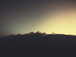 Focused Mountains Wallpaper