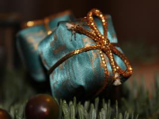 gift, wrap, ribbon wallpaper