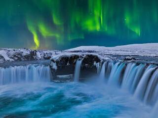 Gooafoss Waterfall under the Northern Lights wallpaper
