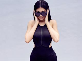 Hot Kylie Jenner in Sun Glass wallpaper