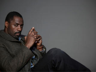 Idris Elba On Chair Pic wallpaper