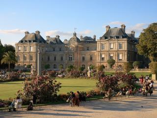 luxembourg palace, paris, france Wallpaper