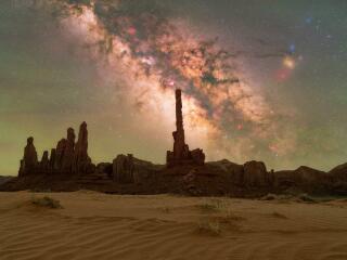 Milky Way Monument Valley wallpaper
