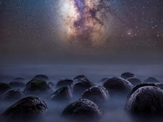 Milky Way Over the Bowling Ball Beach wallpaper
