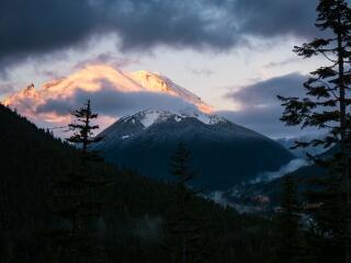 Mount Rainier HD Valley wallpaper