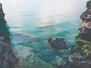 rocks, sea, tobermory Wallpaper