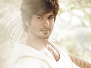 Shahid Kapoor Awesome Hair style Pics wallpaper