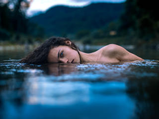 Stefano Cencio Brunette Model In Water wallpaper